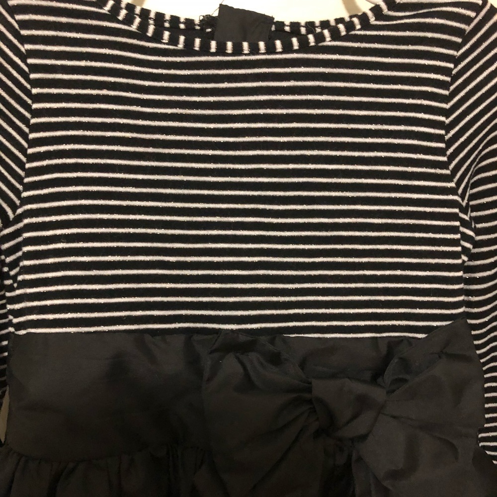 ✨4 for $20 Sale✨Girls 4t dress - Picture 3 of 6